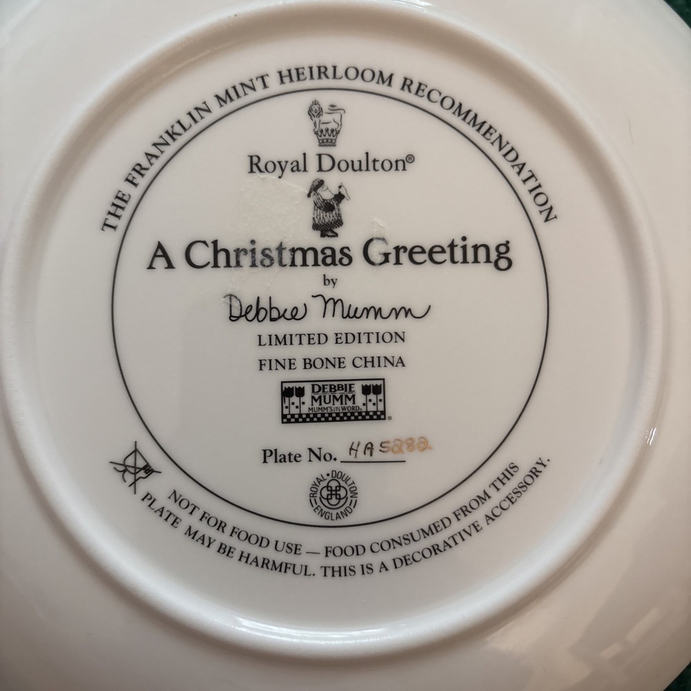 Royal Doulton~A Christmas Greeting~ Debbie Mumm 8" Decorative Plate #HA5282 - Picture 3 of 3